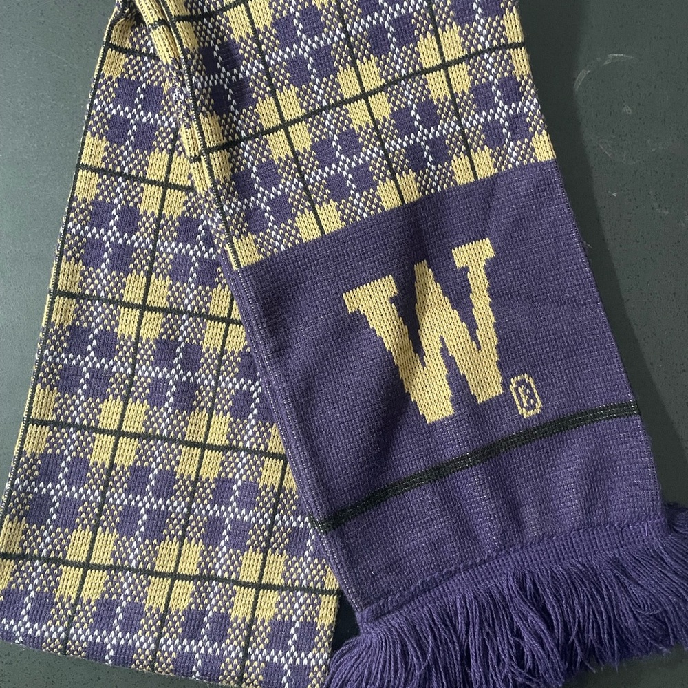 Washington Huskies scarf
